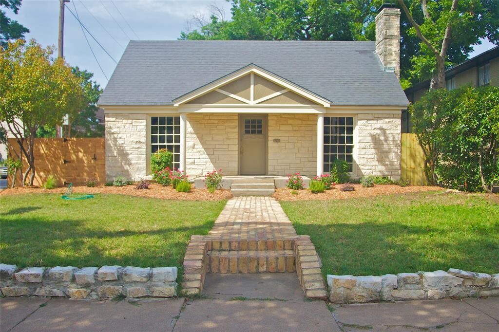 Property Photo: 4001 Holland Avenue TX 75219