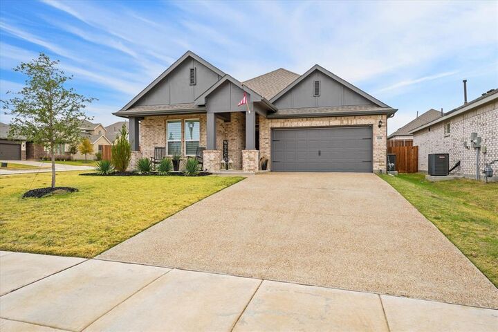 Property Photo: 4106 Mockingbird Lane TX 75454