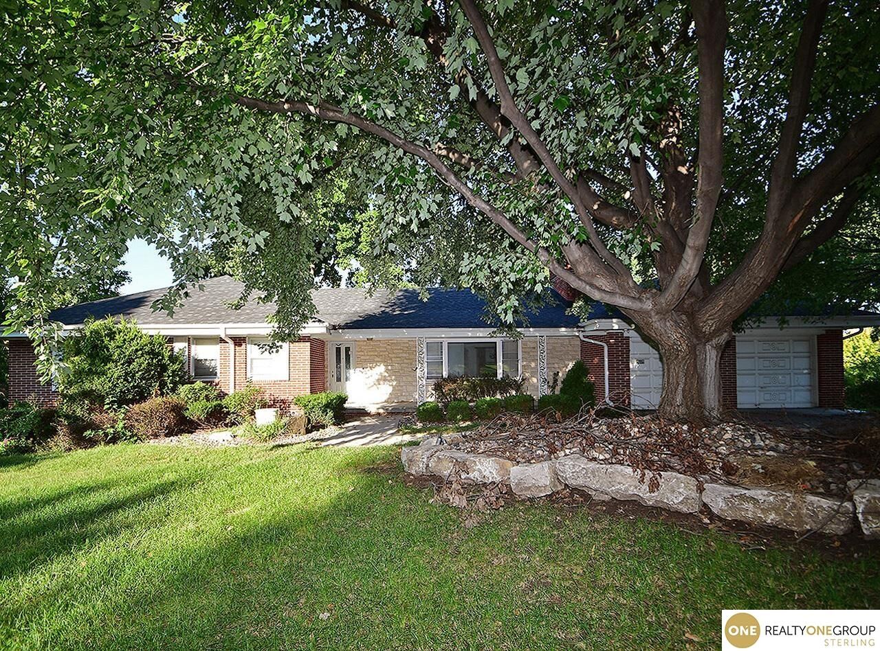Property Photo:  642 S 90 Street  NE 68114 