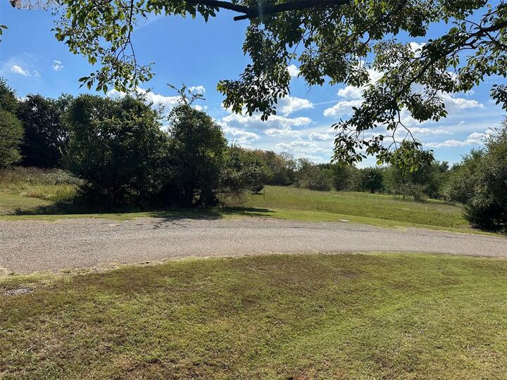 Property Photo:  109 E Lisa Lane  OK 73044 