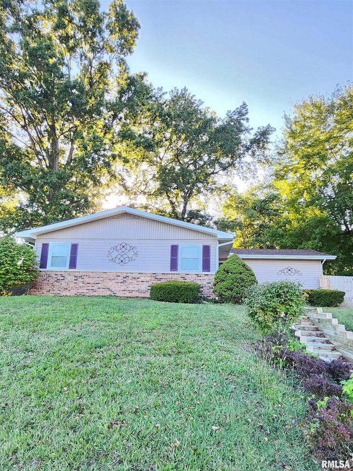 Property Photo:  112 N Parrish Lane  IL 62901 