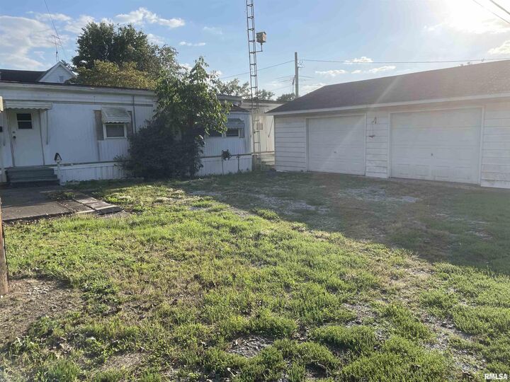 Property Photo:  312 E Randolph Street  IL 62859 