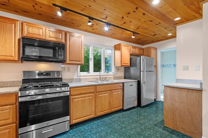 Property Photo:  5 Emery Ct  MA 02180 