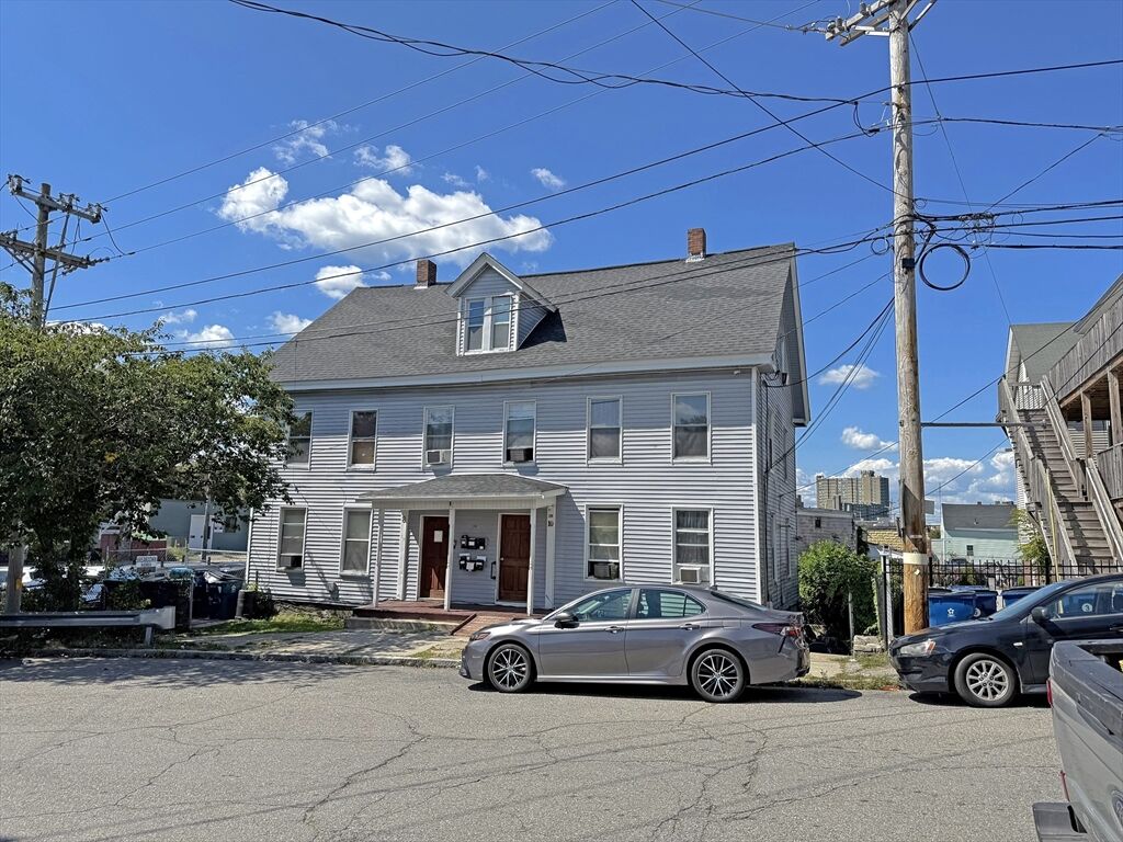 Property Photo:  8 Read St  MA 01850 