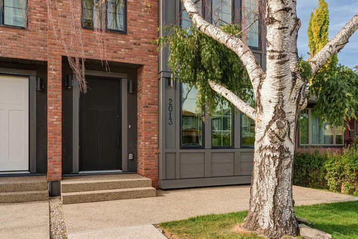 Property Photo:  2013 34 Street SW  AB T3E 2V9 
