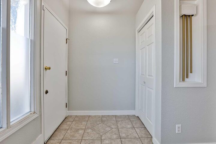 Property Photo:  1616 15 Avenue N  AB T1H 1W5 