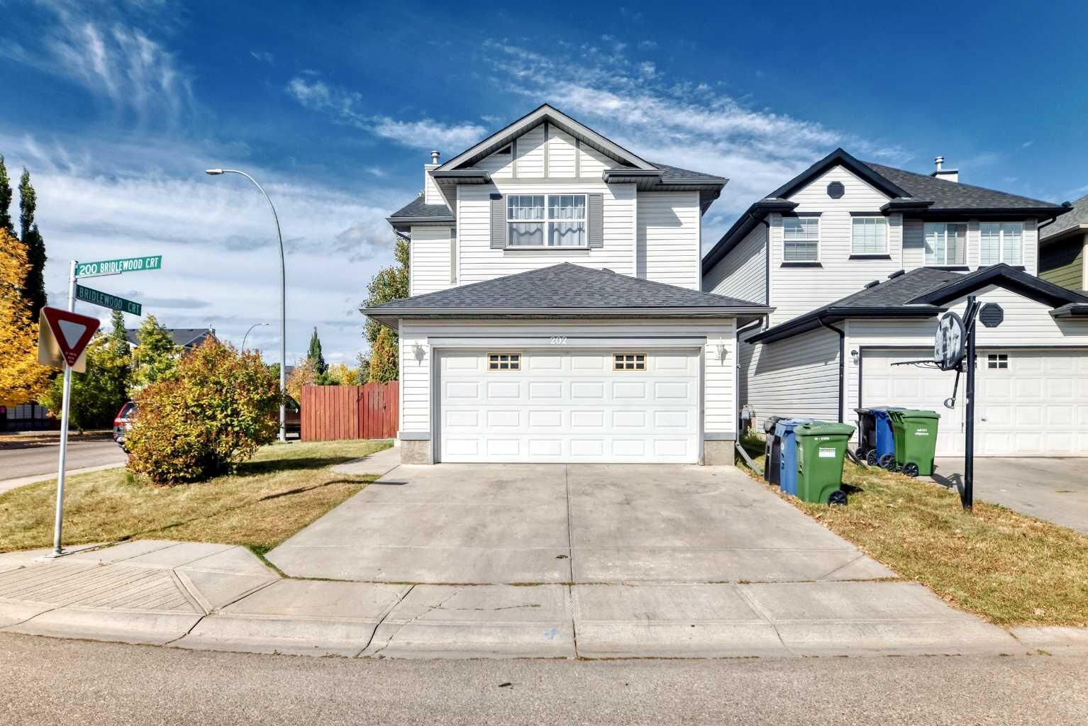 Photo de la propriété:  202 Bridlewood Court SW  AB T2Y 3Z2 