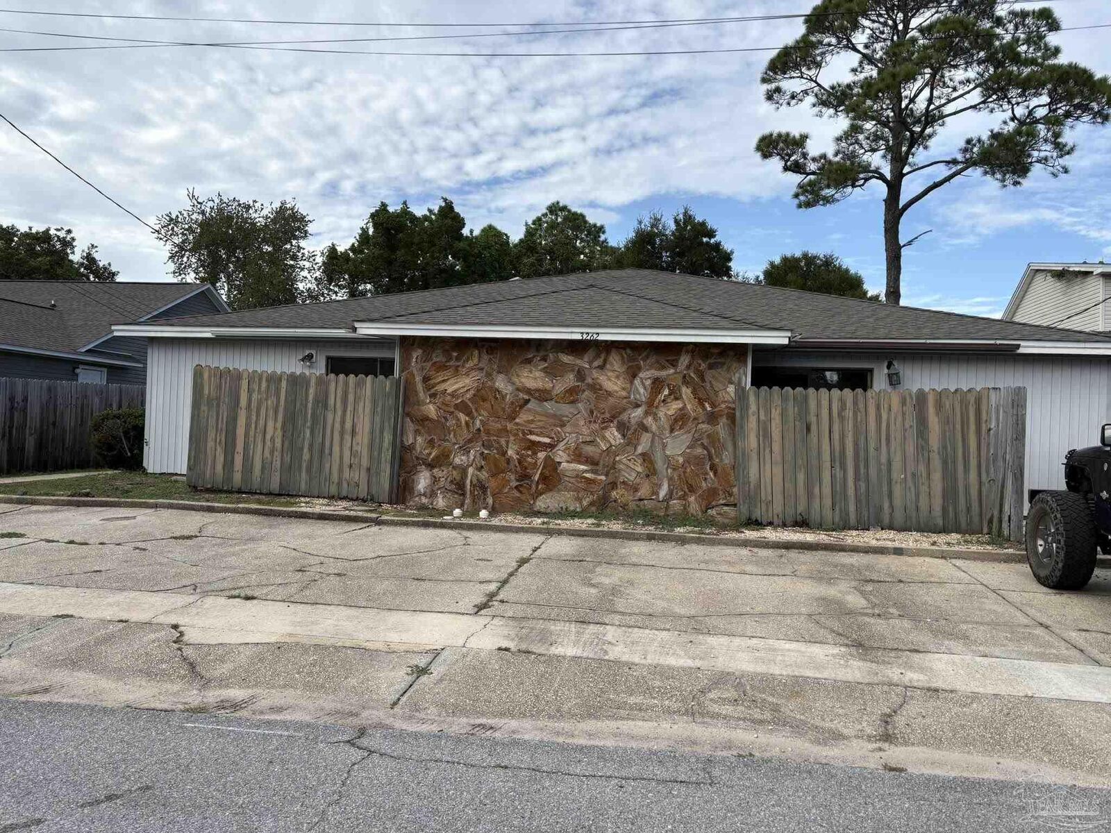 Property Photo:  3262 Maplewood Dr B  FL 32563 