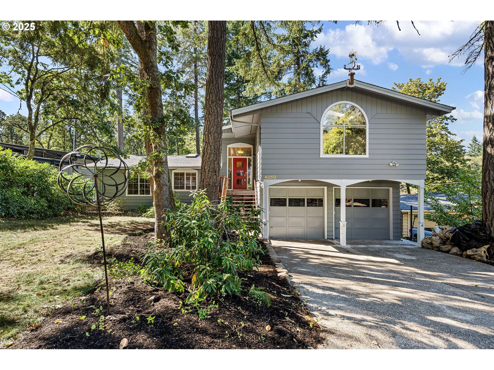 Property Photo:  4050 Hilyard St  OR 97405 