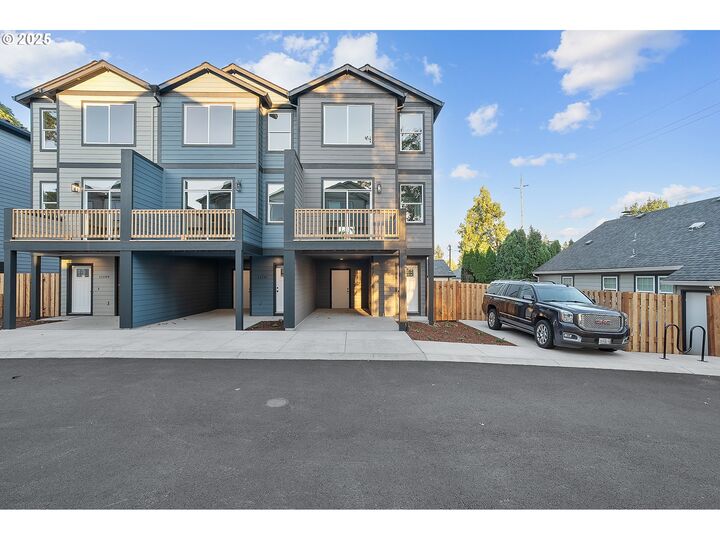 11193 SE Stark St  Portland OR 97216 photo