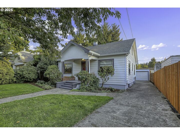 Property Photo:  7020 NE Hoyt St  OR 97213 