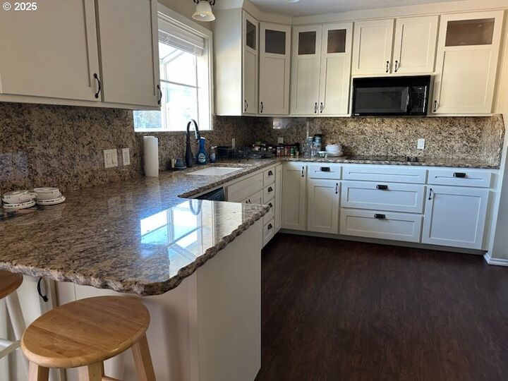 Property Photo: 204 Alder St OR 97415