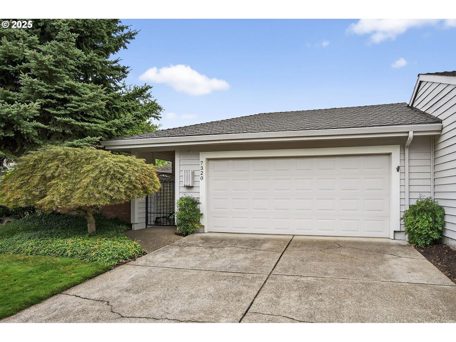 Property Photo: 7320 SW Arbor Lake Dr OR 97070