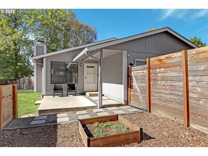 Property Photo:  5757 SW 50th Dr  OR 97221 