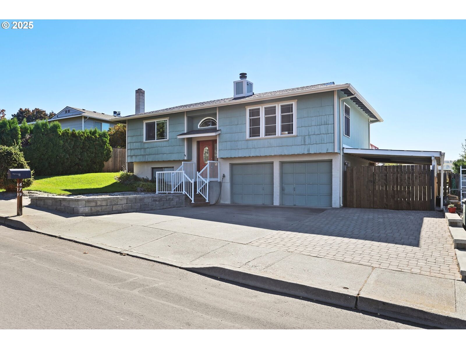Property Photo:  679 Brentwood Dr  OR 97058 
