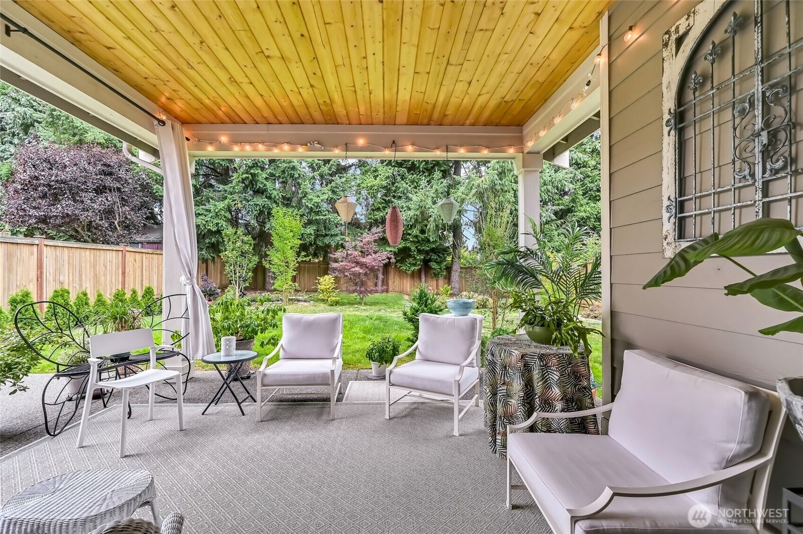 Property Photo:  502 S 187th Lane  WA 98148