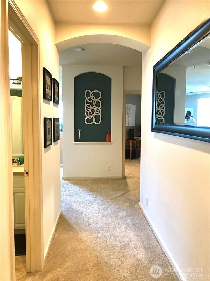 Property Photo:  615  6th Street 203  WA 98033 