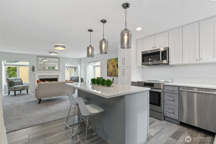 Property Photo:  7292 W Lake Sammamish Parkway NE 4-306  WA 98052 
