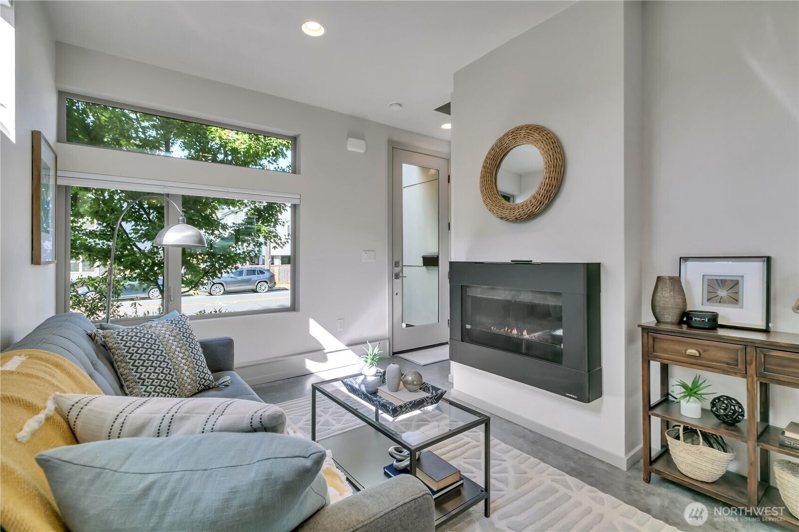 Property Photo: 5008 Fauntleroy Way SW B WA 98136
