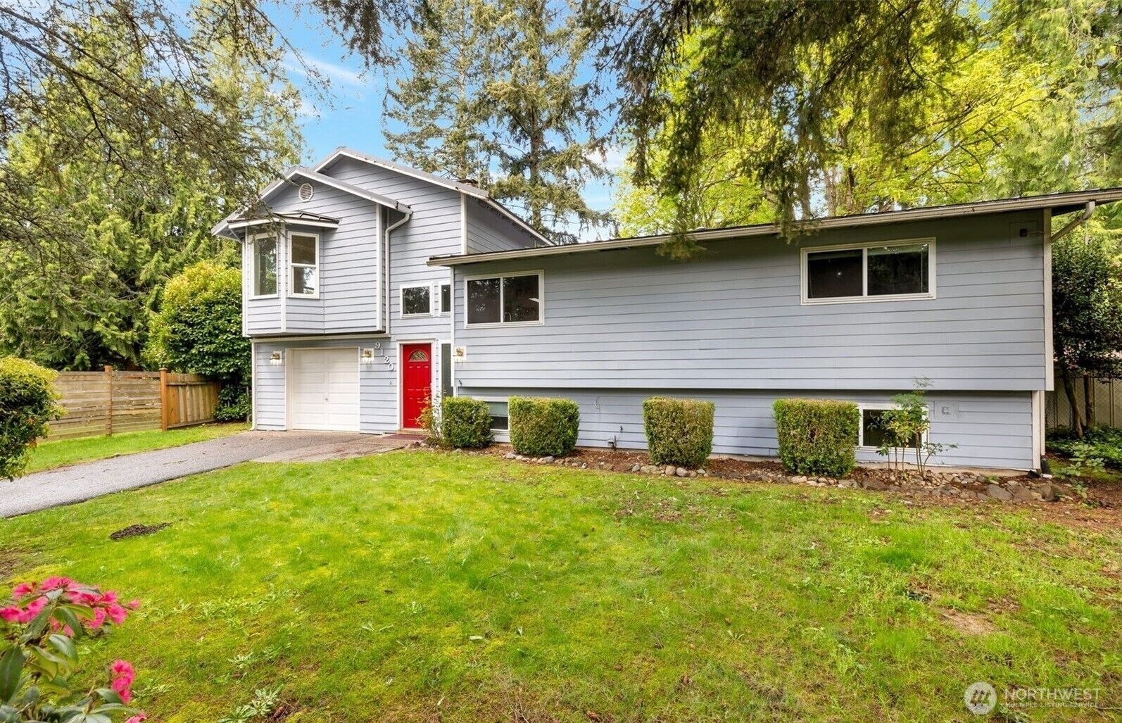 Property Photo:  9120  209th Avenue NE  WA 98053 
