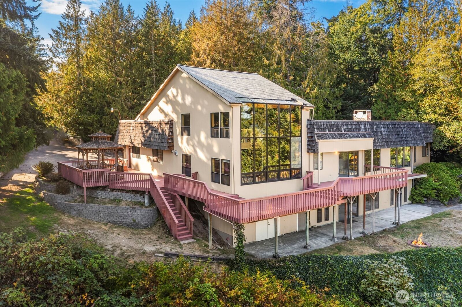 Property Photo:  1083  Puget Drive E  WA 98366 