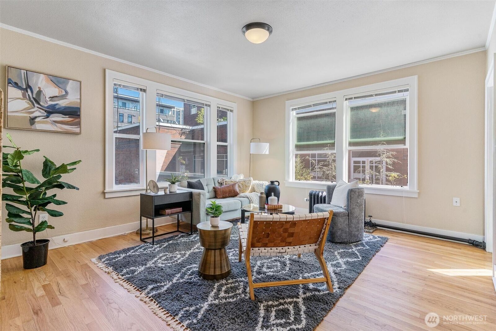 Property Photo:  905 NE 43rd Street 111  WA 98105 