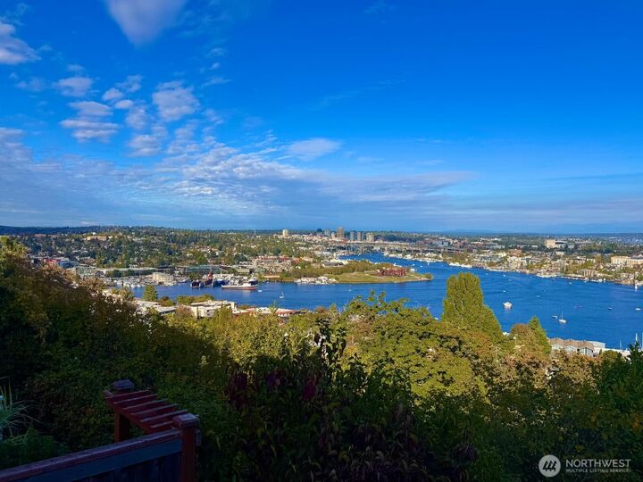 Property Photo:  2202  5th Avenue N  WA 98109 