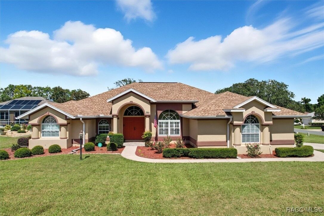 Property Photo: 201 W Romany Loop FL 34465