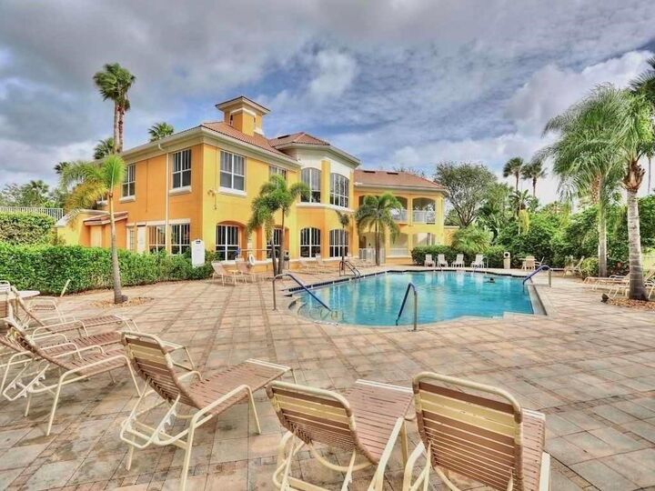 Property Photo:  5095 Fairways Circle I109  FL 32967 