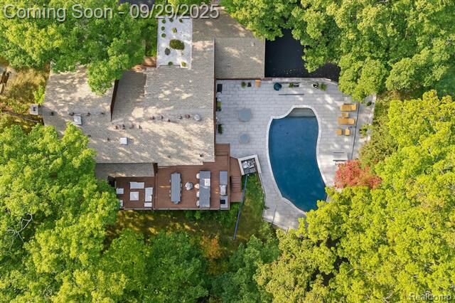 Property Photo: 7371 Lindenmere Drive MI 48301