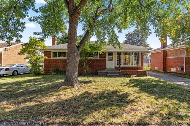 Property Photo: 29483 Aspen Drive MI 48134