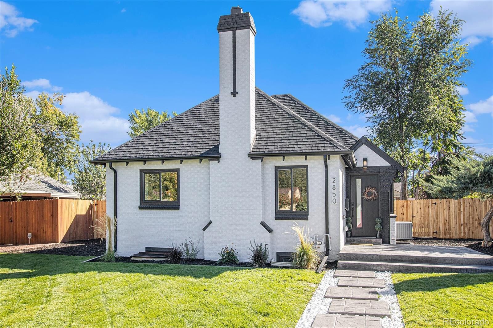 Property Photo:  2850 Leyden Street  CO 80207 