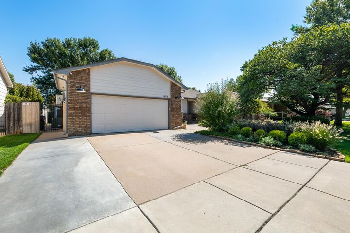 Photo de la propriété:  810 N Parkridge St  KS 67212 
