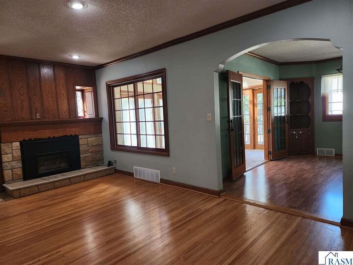 Property Photo: 422 NE 2nd Street MN 56093
