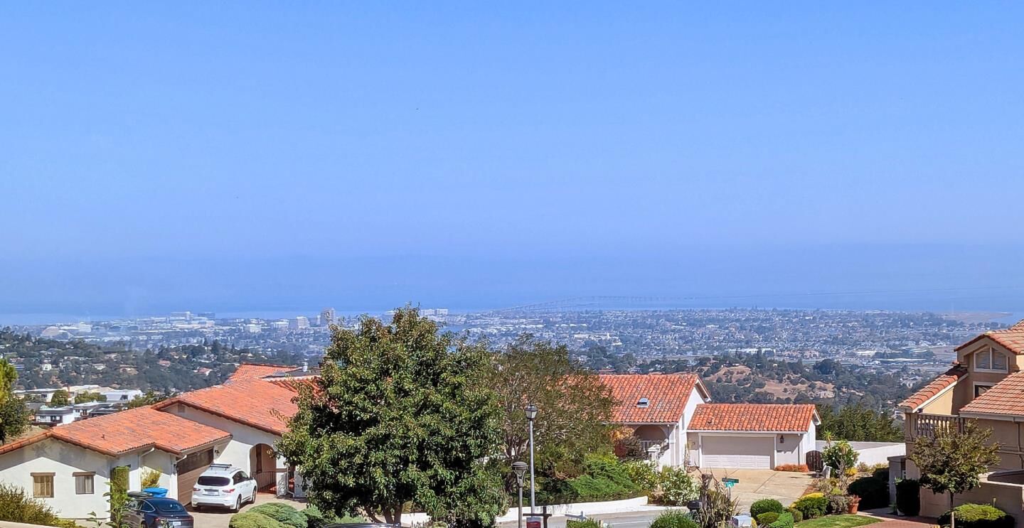 Property Photo:  4 Mayflower Lane  CA 94070 
