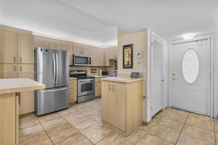 Property Photo: 711 S Hollybrook Dr 210 FL 33025