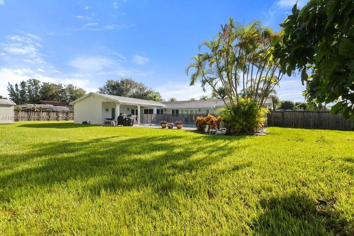 Property Photo: 11220 SW 99th Ct FL 33176