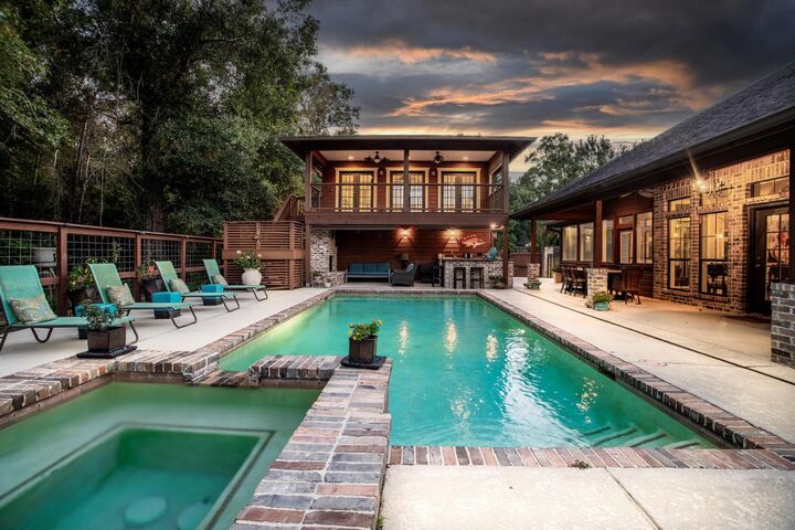 Property Photo:  5660 Lexington Circle  TX 77657