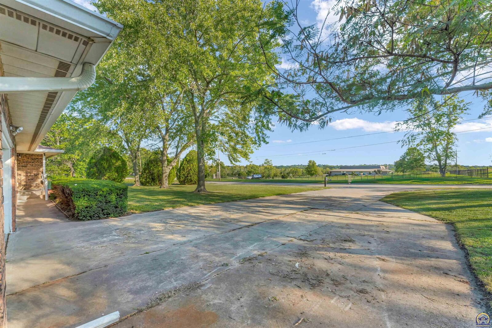 Property Photo: 2300 SE 29th St KS 66605
