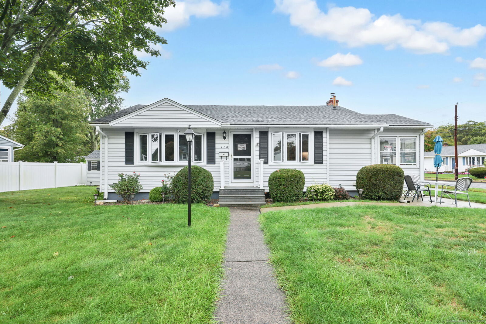 Property Photo:  164 Roxbury Road  CT 06118 