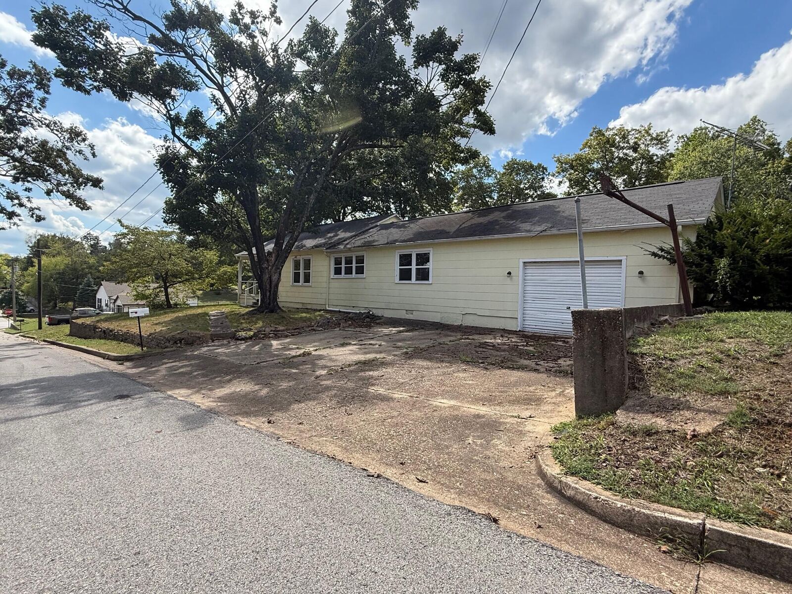 Property Photo:  413 Halstead Street  MO 65775 