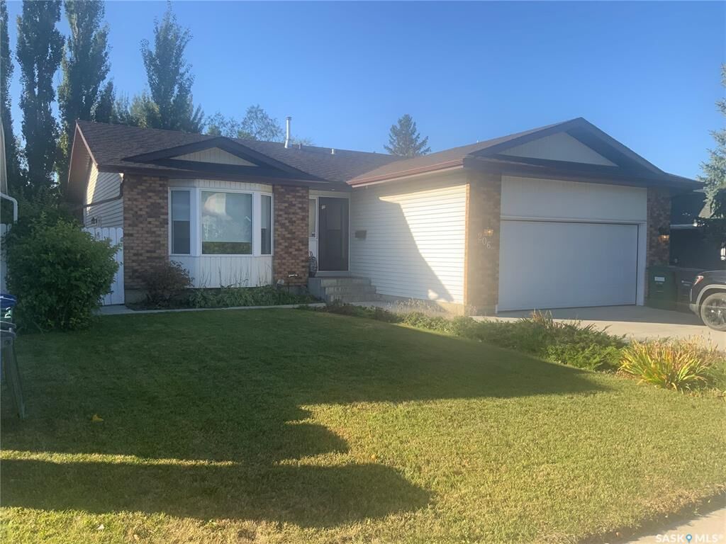 Property Photo:  206 Perehudoff Court  SK S7N 4H1 