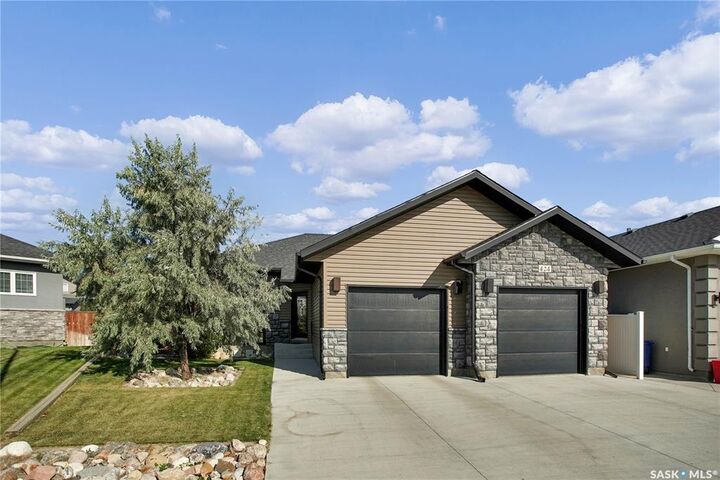 Property Photo: 424 Lyle Crescent SK S0K 4S1