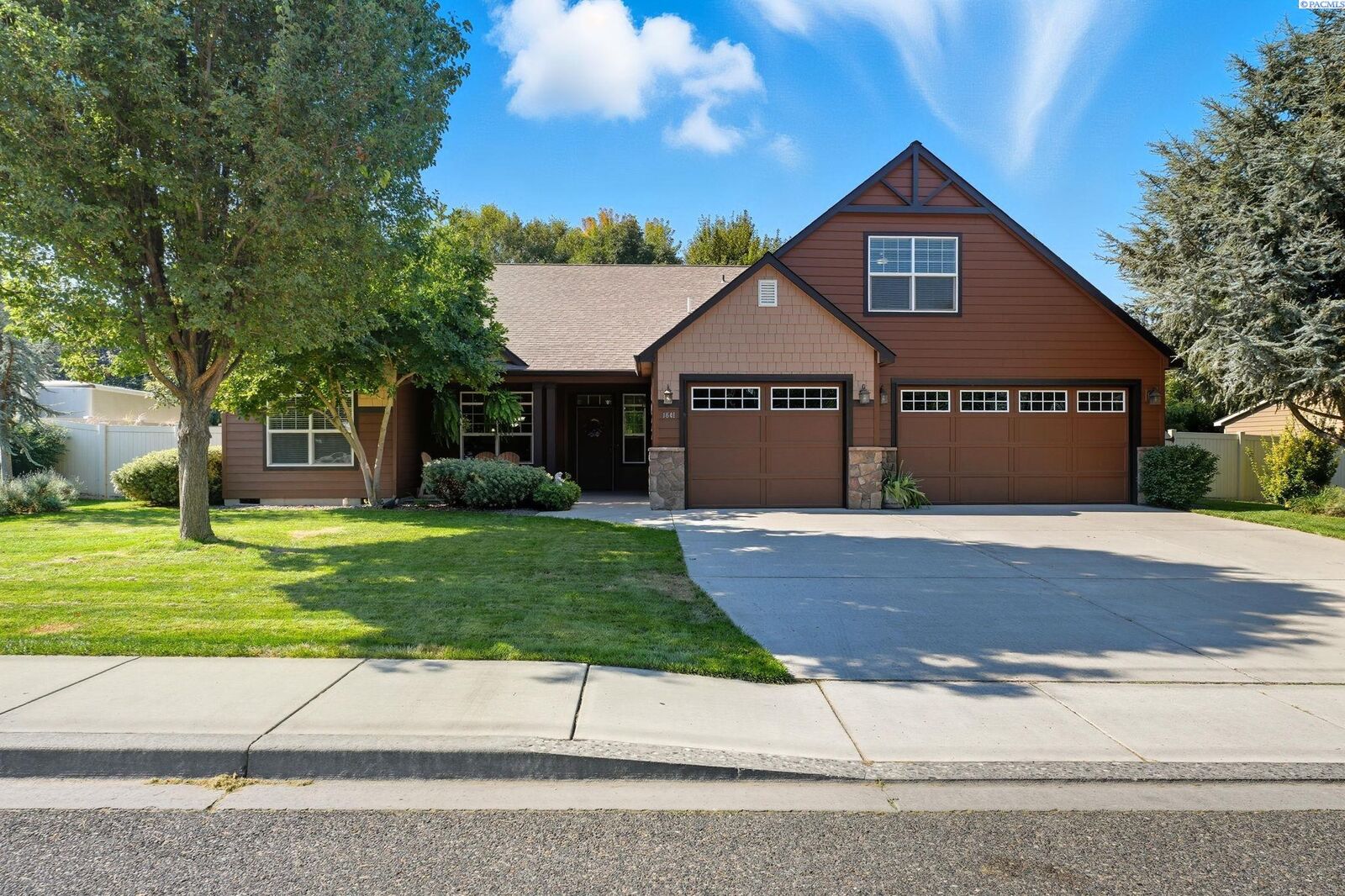 Property Photo:  1641 Brantingham Rd  WA 99352 