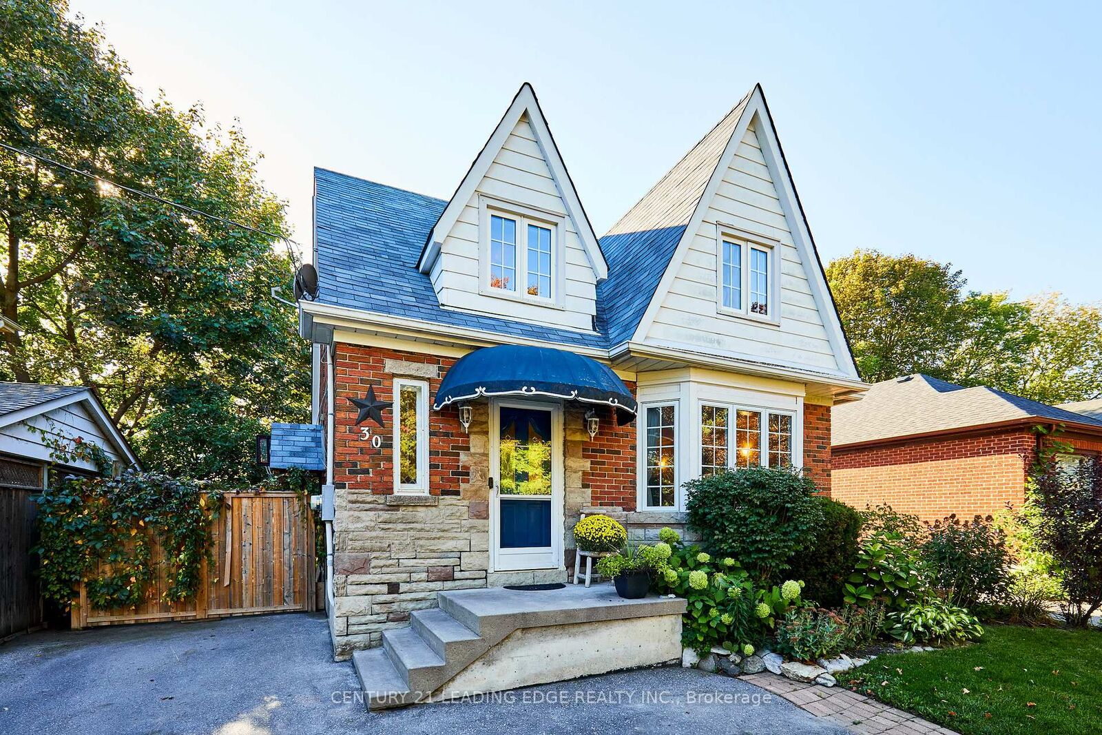 Property Photo:  30 Cadillac Avenue N  ON L1G 6B7 