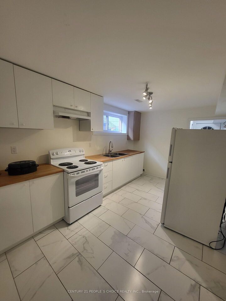 Photo de la propriété:  146 Duncanwoods Drive Bsmt  ON M9L 2E3 