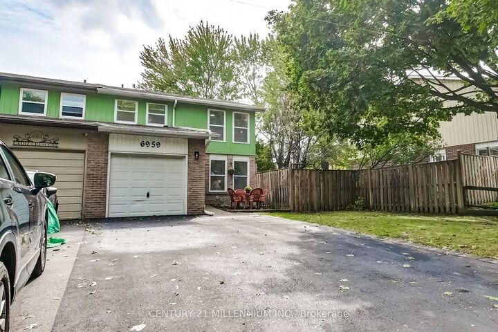 Property Photo:  6959 Cadiz Crescent  ON L5N 1Y3 