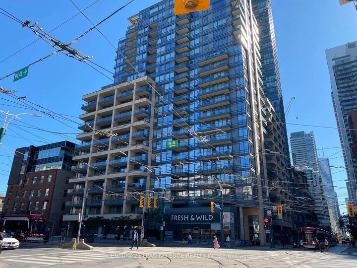 Property Photo:  438 King Street W 1018  ON M5V 3T9 