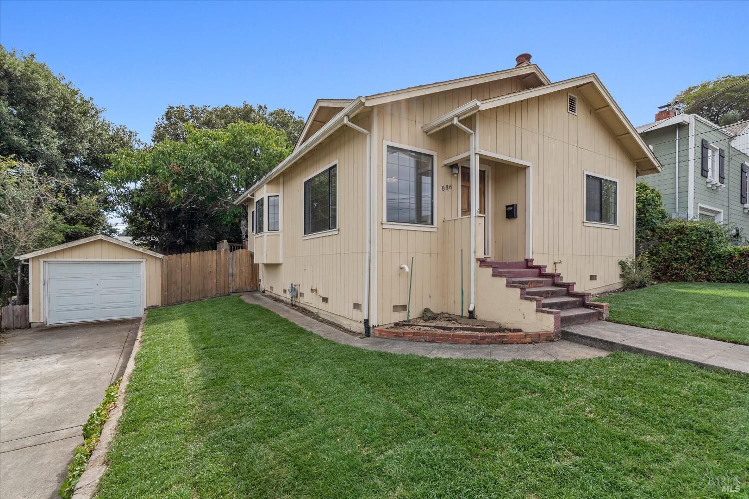 Property Photo:  886 Olive Street  CA 94952 