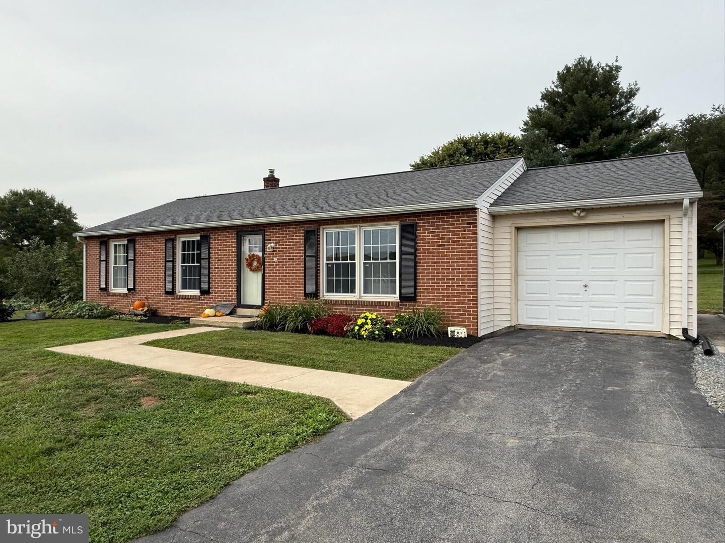 Property Photo:  440 Scotland Road  PA 17566 